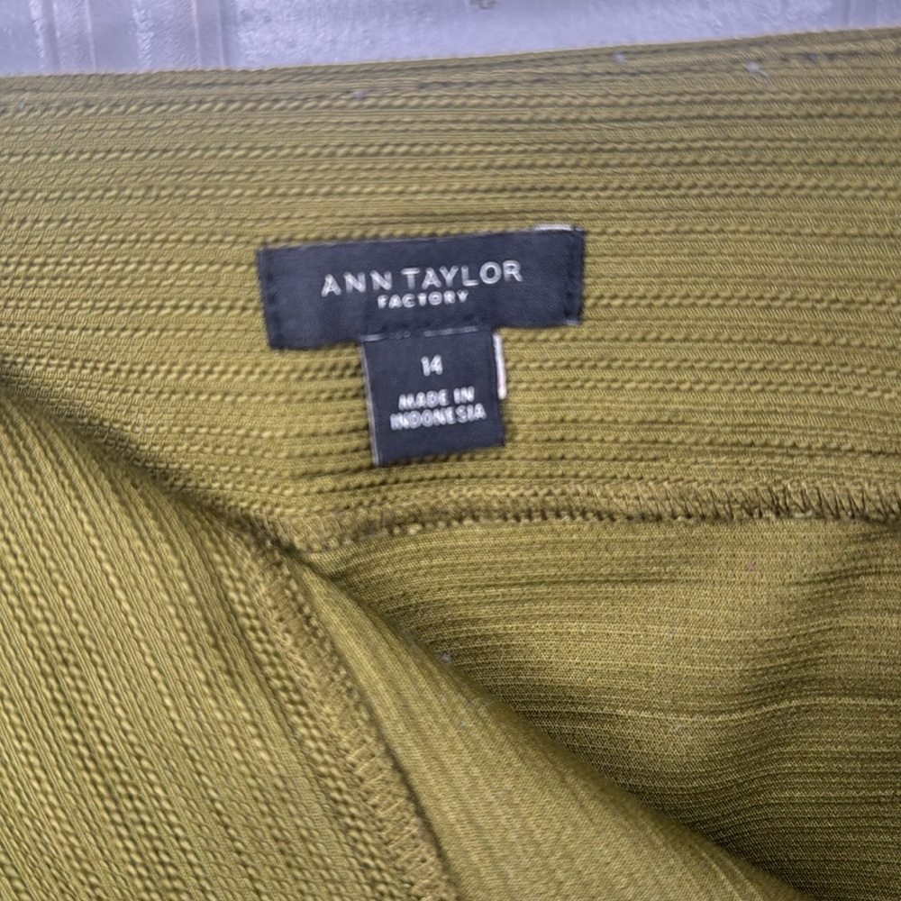 Green Knee Length Ann Taylor Factory Skirt - Size 14 - Picture 6 of 7